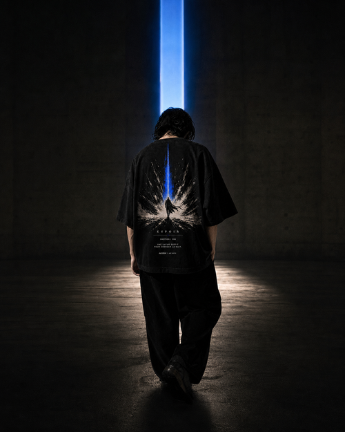 ESPOIR 004 — mise en situation du t-shirt oversize graphique AELYRON