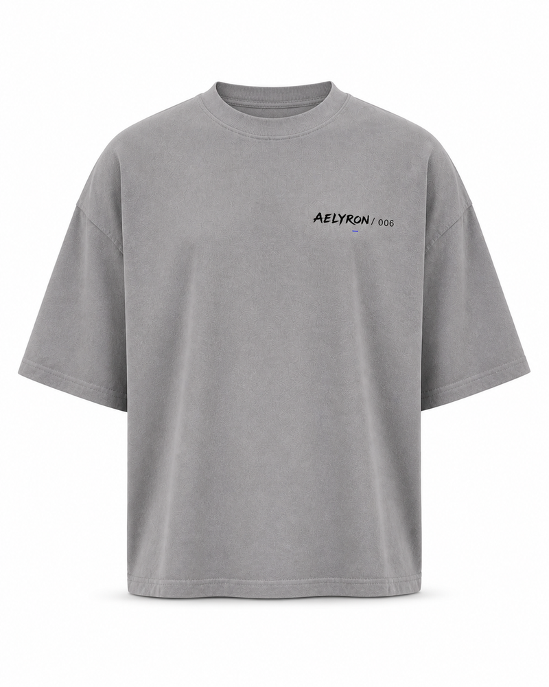 NOSTALGIE 006 — vue de face du t-shirt oversize graphique AELYRON