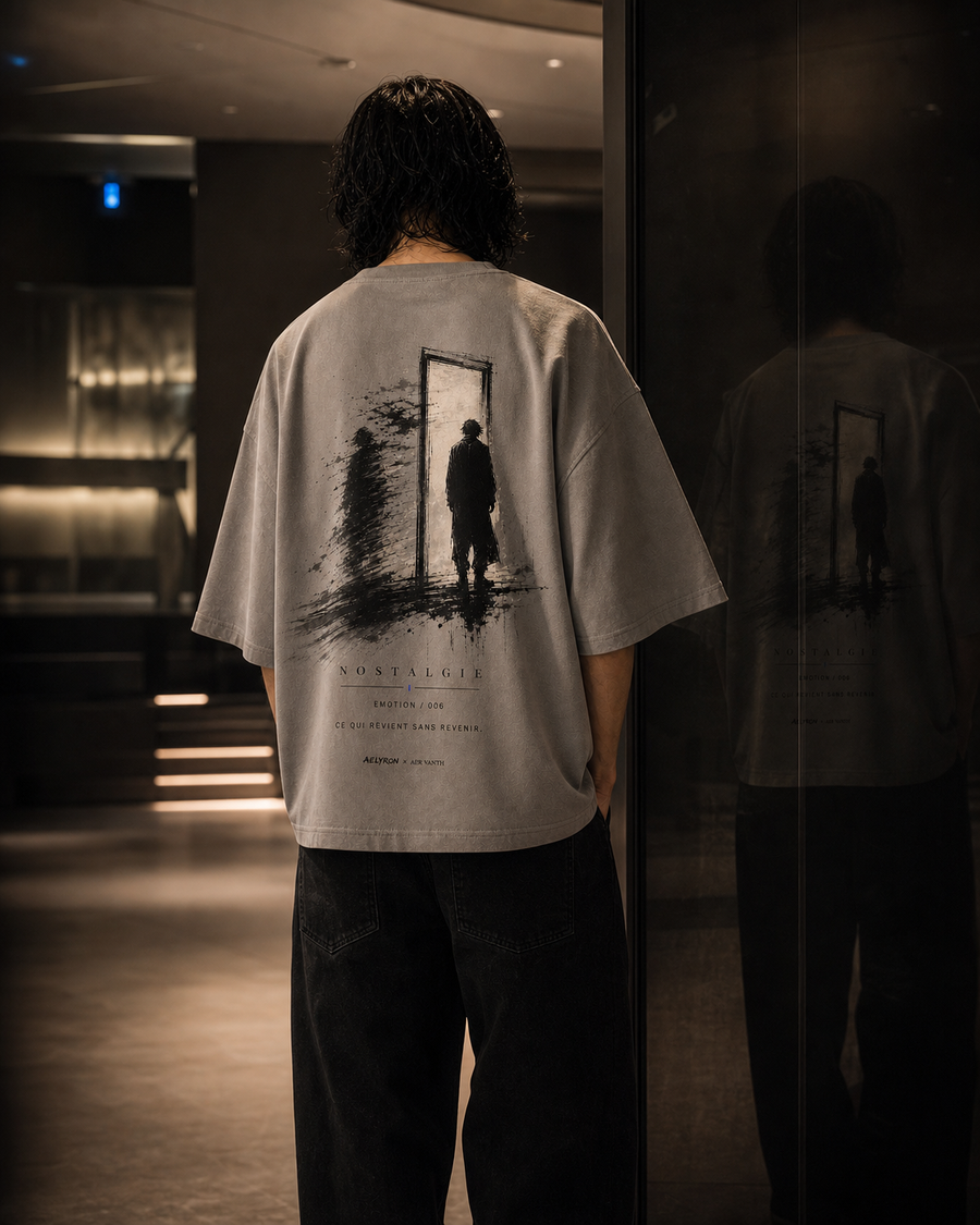 NOSTALGIE 006 — mise en situation du t-shirt oversize graphique AELYRON