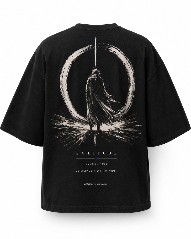 SOLITUDE 001 — vue de dos du t-shirt oversize graphique AELYRON